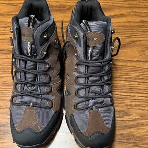 Nevada’s Men's Brown & Gray Hiking Boots new without tags